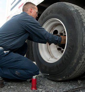 Commercial Tire Service | Truck Tire Services | Truck Tire Repair