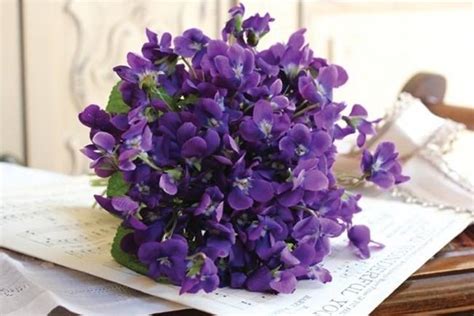 Wedding Flower Inspiration: Violets