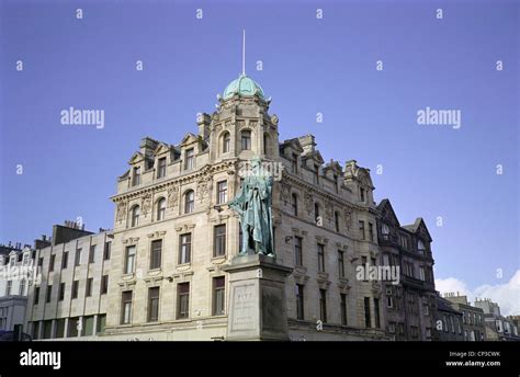 Statue of William Pitt the Younger (Britain's Youngest Prime Minister ...