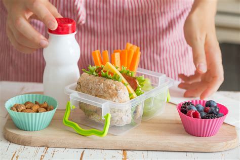 Healthy Drink Can Pack a Punch in Preschooler’s Lunch - UConn Today