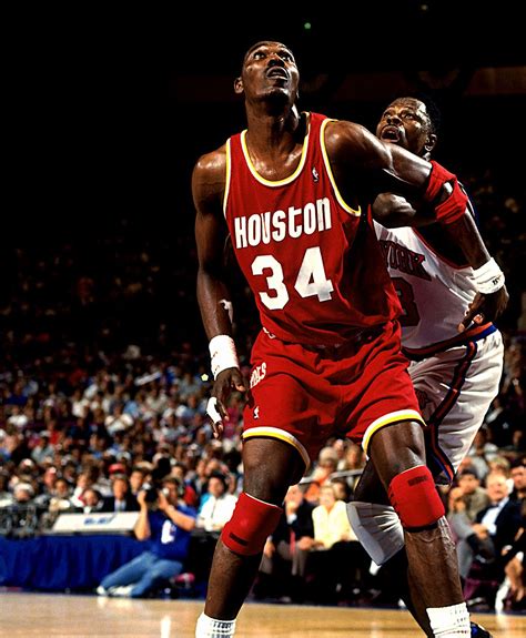 Olajuwon And Ewing Box Out, '94 Finals. | Hakeem olajuwon, Nba legends ...