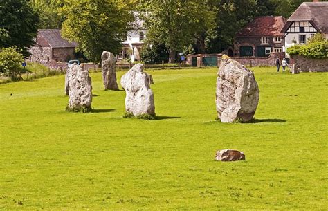 Which Is Better? Stonehenge or Avebury? • Wander Your Way