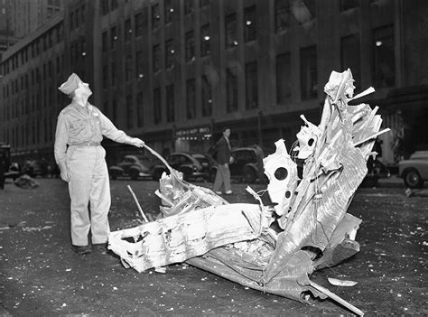 O dia em que um bombardeiro B-25 colidiu no Empire State Building em ...