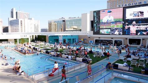 Las Vegas hotel: A Friday night at Circa's Stadium Swim pool