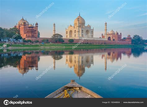 Boat Ride Yamuna River Taj Mahal — Stock Photo © richie0703 #192448934