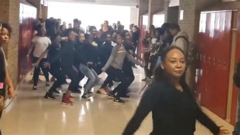 VIDEO: Michigan teacher goes viral after leading students in ‘Thriller ...