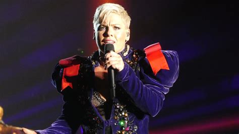 Concert Review: Pink Reaches Full Altitude in Spectacular L.A. Show ...