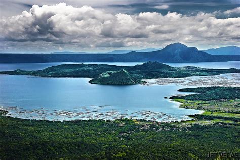 A Gateway to Taal Lake and Volcano