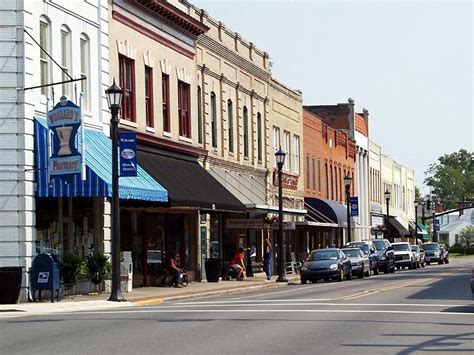 Downtown Historic Hartford, NC decorative street lamps | Hertford ...