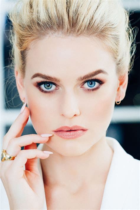 Alice Eve Eyes Different Colors