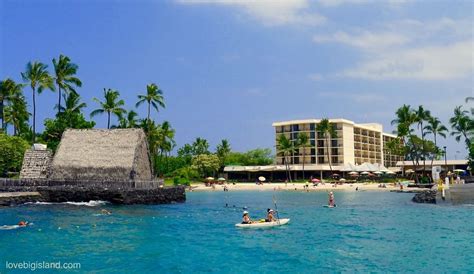 Our 4 Favorite Kailua-Kona Hotels for budget + beach access