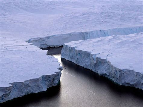 Massive crack in Antarctica ice shelf grows 11 miles in only 6 days ...