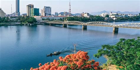 Trang Tien Bridge: Discover the romantic symbol of Hue