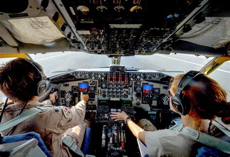 Boeing KC-135R Stratotanker Cockpit Picture