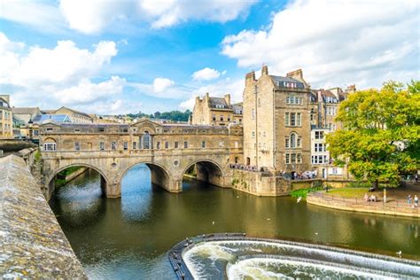 Ansicht des pulteney bridge river avon in bath, england | Premium-Foto