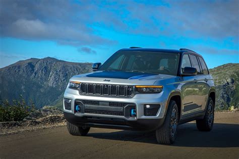 2022 Jeep Grand Cherokee Goes High-Tech, Gets Hybrid | Cars.com