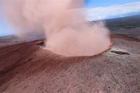 Hawaii's Mount Kilauea eruption in breathtaking aerial photos — Quartz