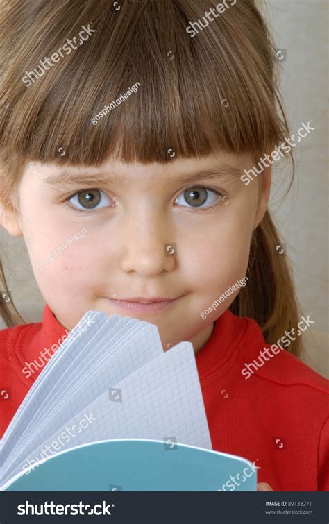 Little Girl Portrait Reading Book Stock Photo 89133271 | Shutterstock