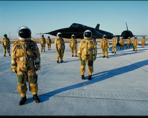 SR-71 pilot gathering 1980's : OldSchoolCool