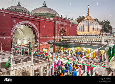 Hazrat Nizamuddin Dargah, Delhi, India Stock Photo - Alamy