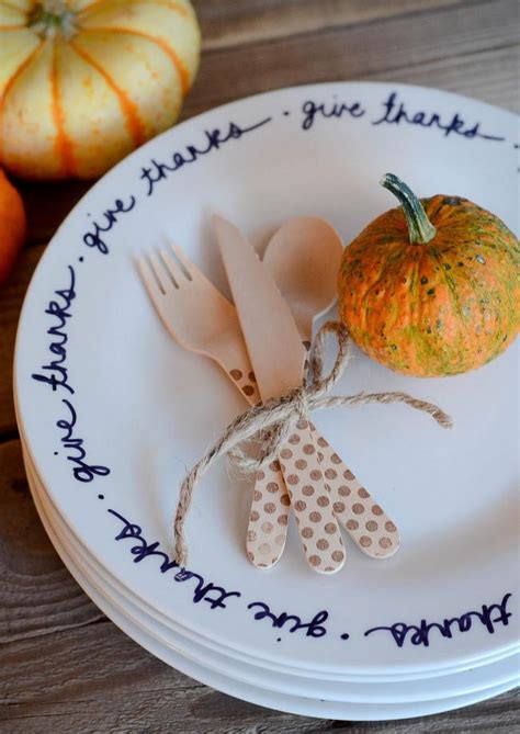 Lovely Thanksgiving DIY Plates | FaveCrafts.com