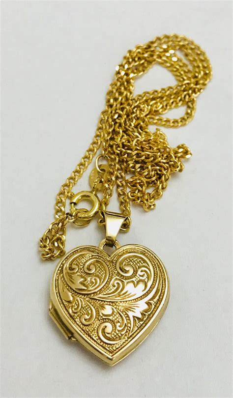 Stunning vintage 9ct gold heart shaped locket and 20 inch chain