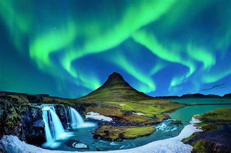 Kirkjufell Mountain & Kirkjufellsfoss Waterfall - Iceland Travel Guide