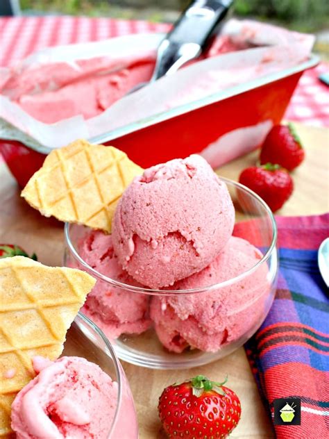 Easy Creamy Strawberry Ice Cream | Lovefoodies