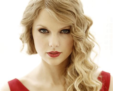 Why Taylor Swift Is Buying Porn Site Domain Names | TVWeek