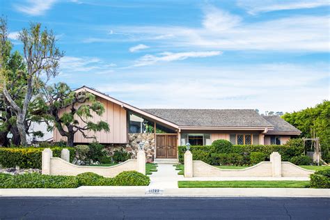 HGTV Officially Closes on ‘Brady Bunch’ House for $3.5 Million