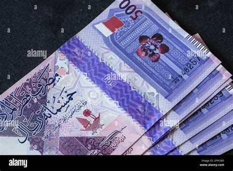 Close up of new 500 Qatari Riyal banknote Stock Photo - Alamy