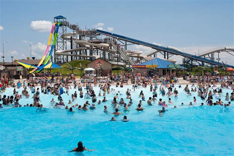 Water parks near Chicago for waterslides and zero-depth pools