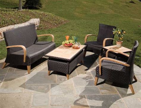 20+ Small Patio Furniture Ideas - DECOOMO