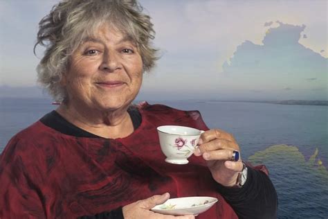 Miriam Margolyes Biography, Age, Career and Net Worth - Contents101