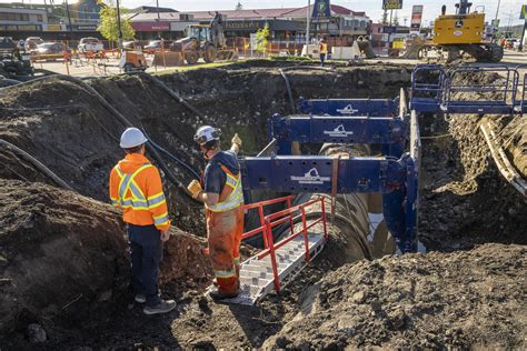 Calgary works to save water as it repairs large feeder main break