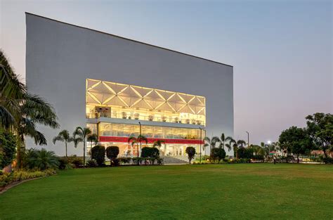 A CONTEMPORARY GURUKUL - Read this story on Magzter.com