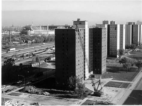 Inside of the Robert Taylor Homes (2002) : r/chicago