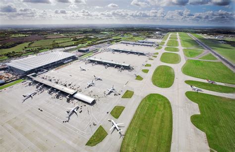 London Stansted to resurface its runway over the next five months ...