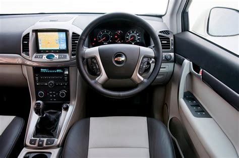 Chevrolet Captiva 2007-2015 interior | Autocar