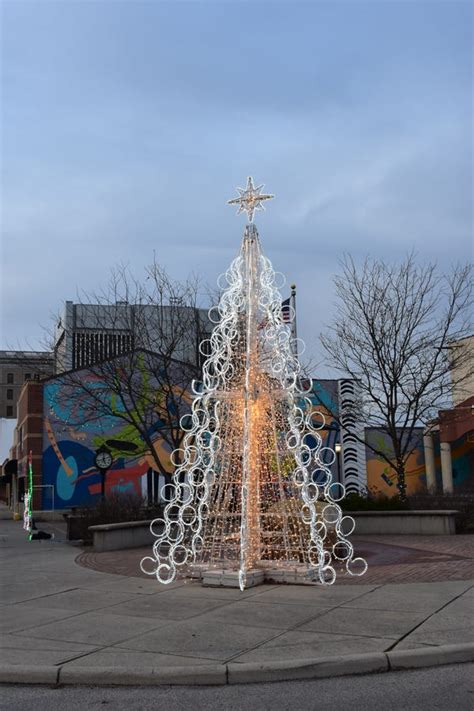 5 festive towns near Greater Cincinnati to visit this Christmas