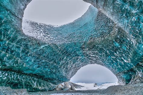 Icelandic ice cave - Jökulsárlón Glacier [OC] [7946 x5298] : EarthPorn