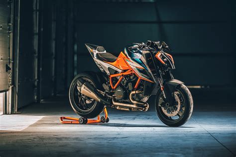 減重9公斤、一比一馬力重量比！KTM 1290 SUPER DUKE RR 限量500台發表 | SUPERMOTO8