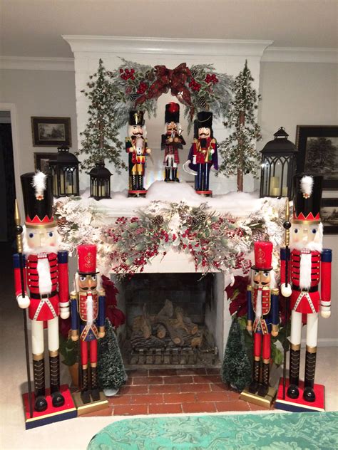 Dining room Nutcracker Christmas Decorations, Christmas Tree Themes ...