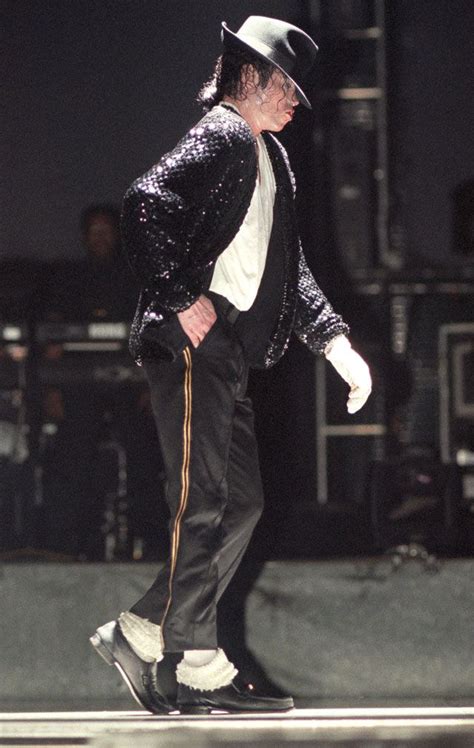 Michael Jackson's Moonwalk 30 Years Old | Michael jackson dance ...