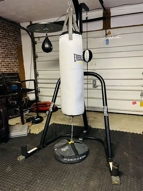 How To Connect an Everlast Heavy Bag Anchor?