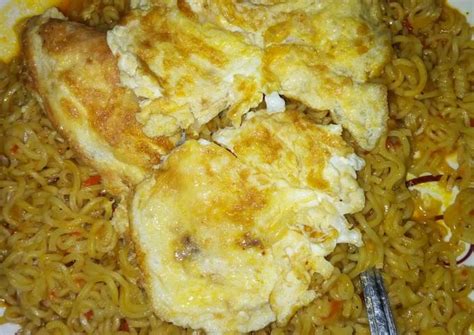 Indomie and egg Recipe by Aisha Magama - Cookpad