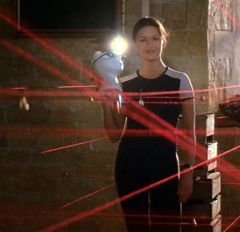 Travis Simpkins: Entrapment (1999): Catherine Zeta-Jones and Sean ...