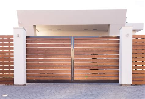 Emil Gates & Fences | Porte moderne, Porte entree bois, Portail bois