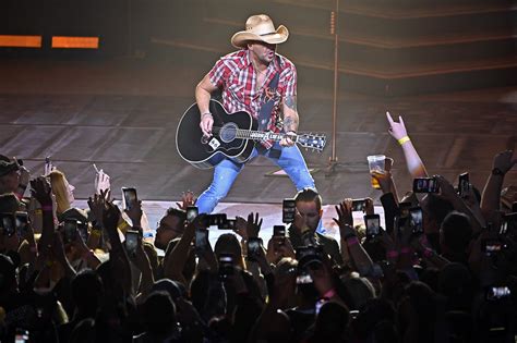 Jason Aldean Addresses Route 91 Survivors at Las Vegas Concert: Watch ...