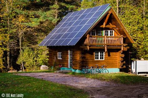 log-cabin w/ solar panels | Solar panels roof, Cabin, Solar panels for home